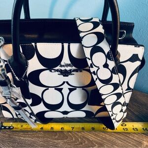Coach NWT Large Black/White Logo Andrea Carryall W/ Strap